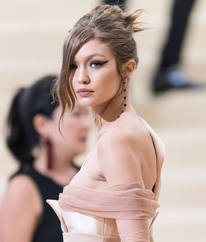 Gigi Hadid The Perfect graphic liner